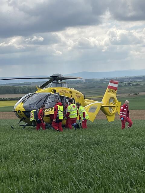 Der Notarzt des Rettungshubschraubers war im Einsatz. | Foto: FF Göllersdorf