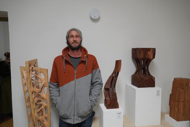 Anselm Reiter mit vergangenen Werken.