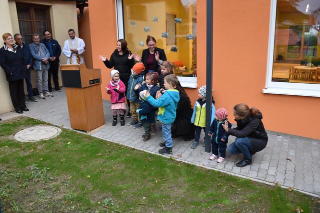 Einige Kindergartenkinder sorgten für musikalische Darbietungen. | Foto: Alexandra Goll