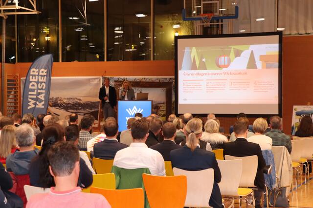 Bei der Vollversammlung des TVB Wilden Kaiser wurde die "Strategie 2028" präsentiert und die Erhöhung der Ortsaxe beschlossen. | Foto: Nimpf