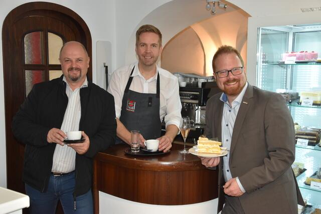 Stadtrat Erich Hauptmann, Manuel Prunbauer und Bürgermeister Christoph Artner | Foto: Michaela Müller