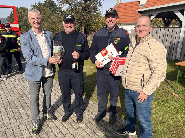 GR Josef Thoma, Kommandant Franz Gruber, Stellvertretender Kommandant Stefan Idinger-Amon und Josef Kraus | Foto: privat