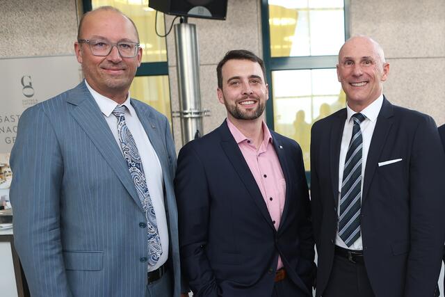 RLB OÖ-Vorstand und CFO Reinhard Schwendtbauer, FACC-CFO Florian Heindl, Pöttinger-Geschäftsführer Gregor Dietachmayr | Foto: RLB OÖ/Maringer