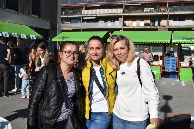 Danijela, Ankica und Nirmela ließen sich das fröhliche Treiben beim Rumer Familienfest sichtlich nicht entgehen.