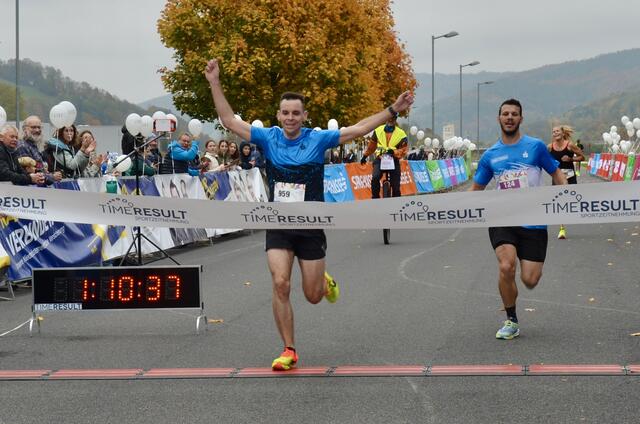 Matthias Maldet mit neuem Streckenrekord in einer Zeit von 1:10:37. | Foto: Elisabeth Peinsipp 