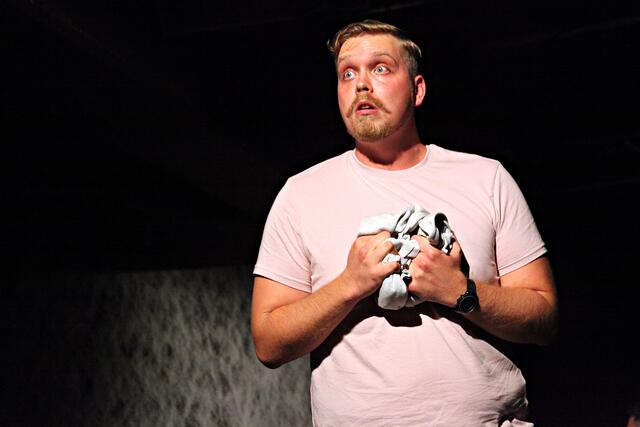 Florian Jonak ruft als Yvan ein breites Spektrum an großen Emotionen überzeugend ab.