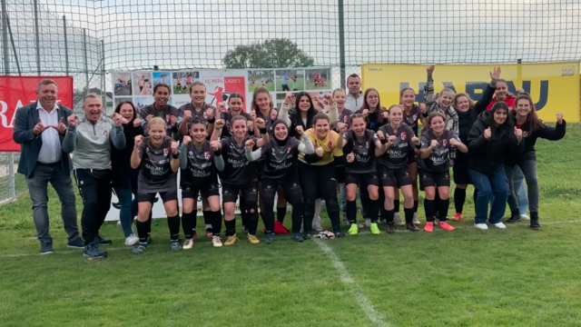 Die FC Perg Ladies bejubeln den Last-Minute-Sieg im Derby gegen die Spielgemeinschaft Askö Prinz Brunnenbau Perg/Union Windhaag. | Foto: MeinBezirk Perg/Köck