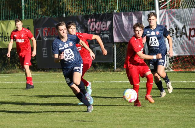 Kevin Tilg (links) machte mit zwei Treffern nach der Pause den Deckel für die Juniors drauf. | Foto: sportszene.tirol/Leitner
