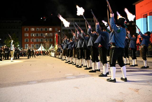Ehrenkompanie Steeg mit der Ehrensalve beim Großen Zapfenstreich am Landhausplatz | Foto: Gregoritsch