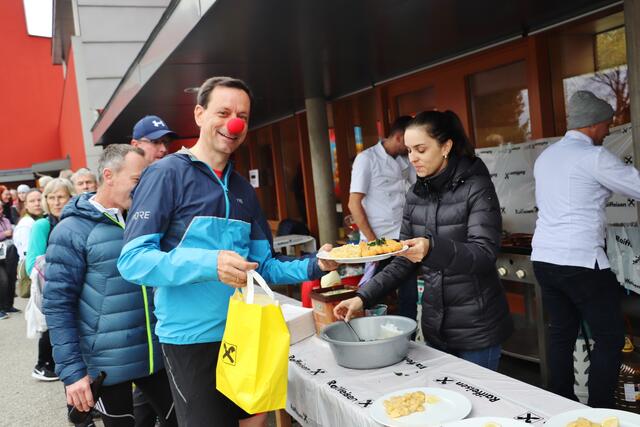 NAbg. Vzbgm. Ernst Gödl machte beim Lauf mit, da schmeckt das Schnitzel dann doppelt.  | Foto: Edith Ertl