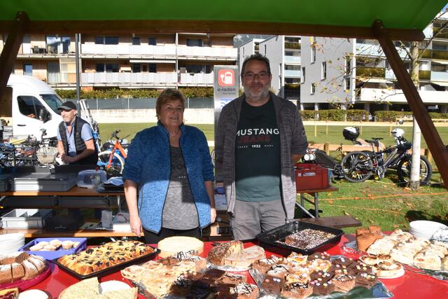 Bei Renate und Mike erwarteten die Gäste eine verlockende Auswahl hausgemachter Kuchen, die mit viel Liebe und Sorgfalt zubereitet worden waren.