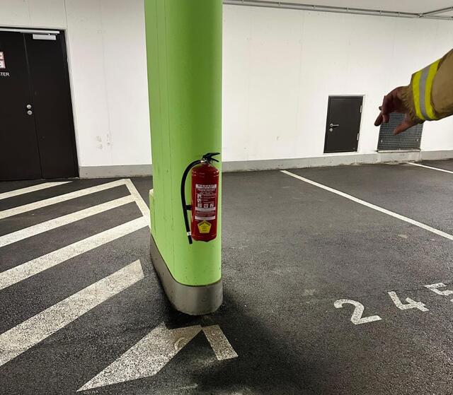 Eine bislang unbekannte Täterschaft versprühte im Zeitraum vom 20. Oktober, gegen 12:00 Uhr, bis zum 22. Oktober 2024, gegen 09:00 Uhr, den Inhalt von insgesamt sechs Stück Pulverfeuerlöscher. | Foto: Zoom-Tirol