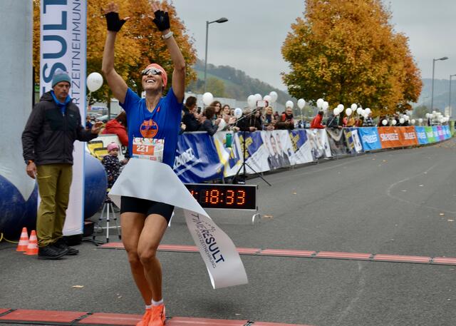 Lisa Hütthaler mit neuem Streckenrekord bei der Distanz Halbmarathon in einer Zeit von 1:18:32 | Foto: Elisabeth Peinsipp