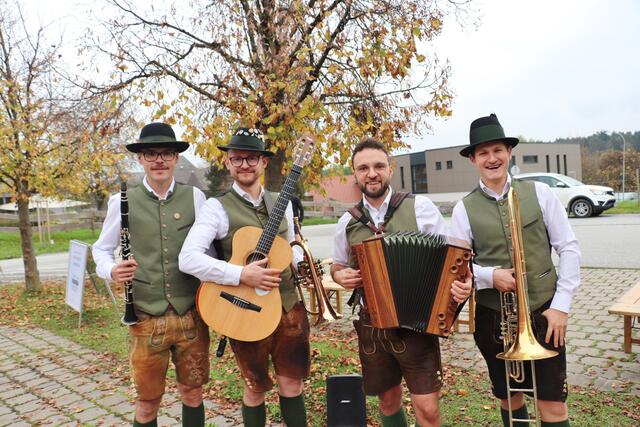 Die Weinstub'n Musi spielte am Nationalfeiertag zum Jubiläum 20 Jahre Gesunde Gemeinde Dobl auf. | Foto: Edith Ertl