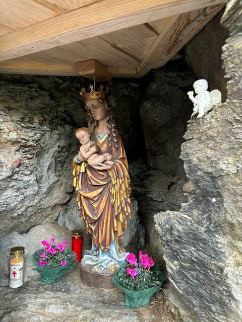 Dank der Helfer erstrahlt die Muttergottes am Tulferberg in neuem Glanz. | Foto: Gemeinde Tulfes