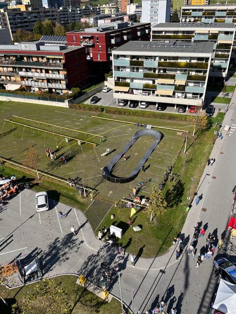 Action und Balance – Der Pumptrack bot sportliche Herausforderungen für alle Altersgruppen.