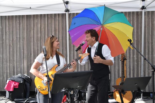 Karin Fankhauser und Vizebürgermeister Romed Giner heizten mit modernen Hits die Stimmung kräftig an.