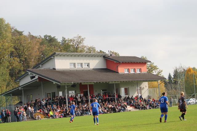 Die vielen Zuschauer bekamen ein ereignisreiches Match zu sehen. | Foto: MeinBezirk Perg/Köck