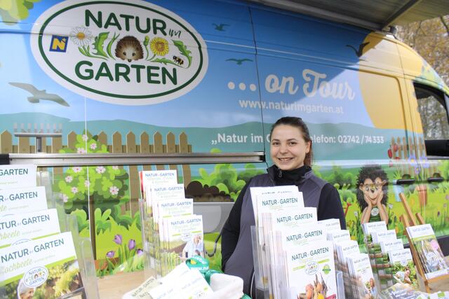 Beim Tourbus von Natur im Garten gab es neben tollen Tipps auch noch viele interessante Sachen zum Mitnehmen.  | Foto: Walter Kellner