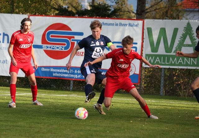 Juniors-Kapitän Patrick Tilg rackerte in Obsteig an vorderster Front. | Foto: sportszene.tirol/Leitner