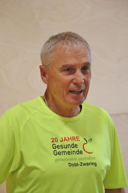 Florian Mayer ging als Letzter ins Ziel - verkleidet als Clown.  | Foto: Edith Ertl