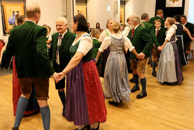 Auftanz der Volkstanzgruppe Stainz mit dem "Holsteiner Dreitour"
