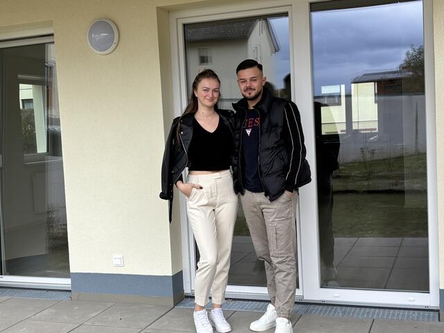 Einer der neuen Mieter im Haus der Grazer Straße 68 d ist der Langenwanger Armin Cerimovic mit seiner Frau Zlata. | Foto: Koidl