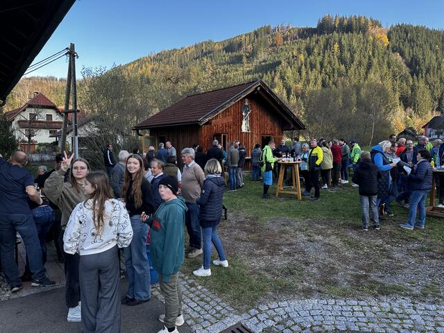 Full House vor der Spritznhittn in Jasnitz | Foto: Tamara Himsl