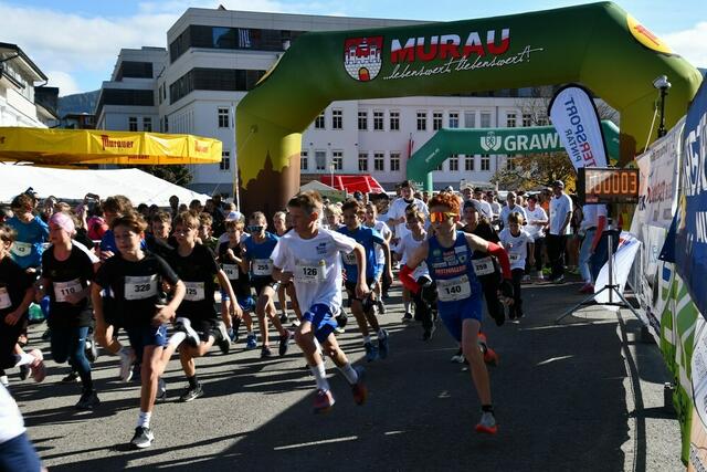 Start einer Kindergruppe beim Murauer Stadtlauf, Ehrgeiz für einen Spitzenplatz begleitete den Lauf. | Foto: Anita Galler