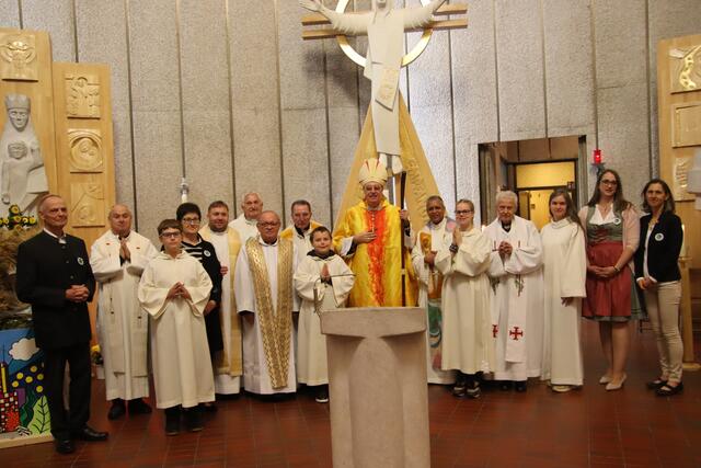 Die Pfarre Stegersbach feierte mit Bischof Ägidius Zsifkovics und Priestern des Dekanats die Weihe der Heilig-Geist-Kirche vor 50 Jahren. | Foto: Martin Wurglits