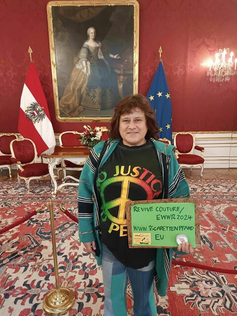 EWWR 2024/Revive Couture - europ.Woche der Abfallvermeidung leider unbeachtet von Karl Nehammer oder dem Pressesprecher. Keine Kontaktperson anwesend vor lauter Furcht vor den Bürger:innen.