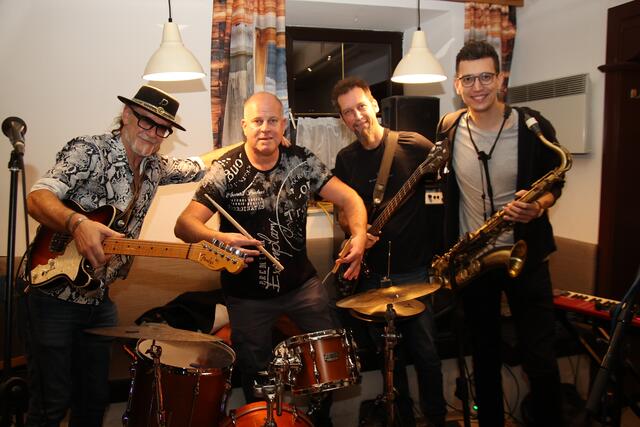 Die Dulemann Band mit Werner, Stefan, Andreas und Marko heizte beim Honky Tonk Festival in Oberndorf mit Rockmelodien die Stimmung an.