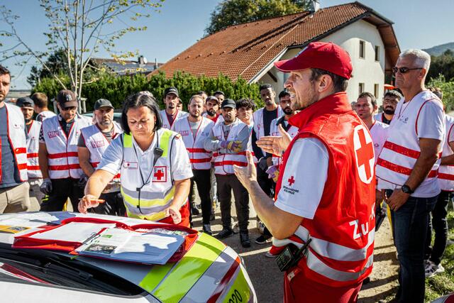 Auch die Schüler der HLW Tulln unterstützen die Feldküche des Roten Kreuzes | Foto: RK NÖ/Frank