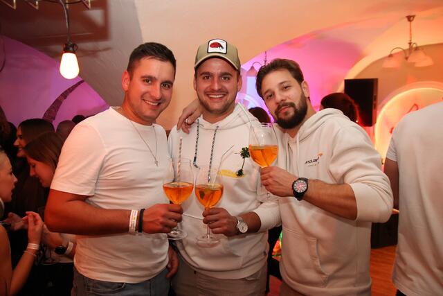 Kühle Getränke waren gefragt: Nik und Ben Sax, Roli Eder.