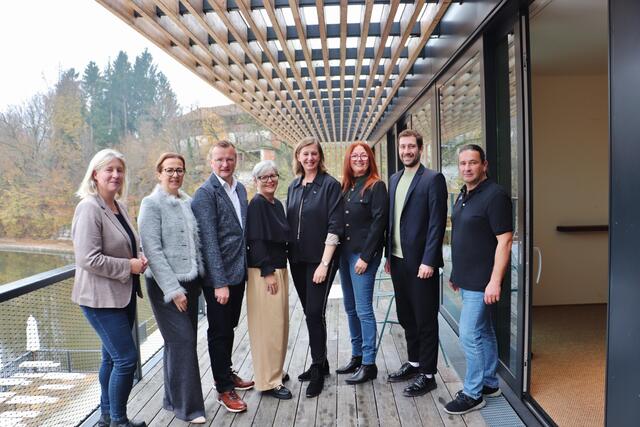 Die ÖVP-Kandidaten für die Landtagswahl Helene Ruhmer/Feldkirchen, Thals Vzbgm. Gerhild Langmann, Johannes Wieser/Frohnleiten, Barbara Eibinger-Miedl/Sankt Bartholomä, Anneliese Kollegger-Steger/Feldkirchen, Heike Sommer/Premstätten und Raffael Tropper/Sankt Marein mit Thals Bgm. Matthias Brunner (re). | Foto: Edith Ertl