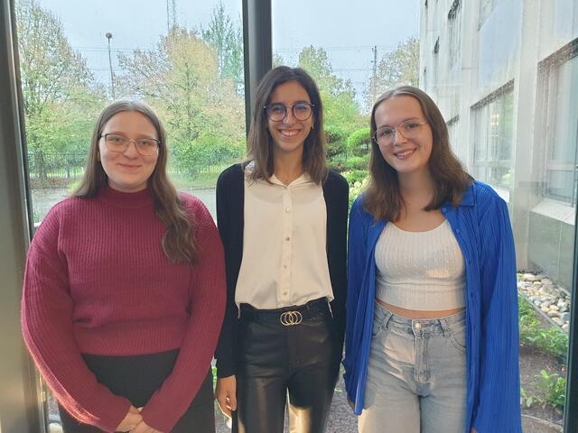 Die Lorenz Shoe Group-Lehrlinge Barbara Bodo, Silva Filipa und Selina Lang (v. l.) haben erfolgreich die Lehrabschlussprüfung bestanden. | Foto: Lorenz Shoe Group 