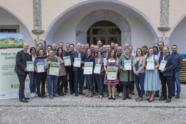 Vergangenen Donnerstag wurden zehn naturfreundliche Gemeinden ausgezeichnet. | Foto: Land Salzburg/Neumayr/Christian Leopold