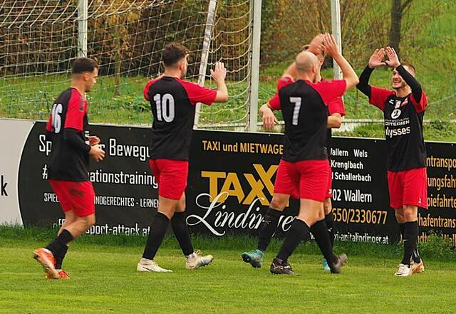 Die Schlierbacher jubeln über den 2:1 Sieg gegen St. Marienkirchen | Foto: Union Schlierbach