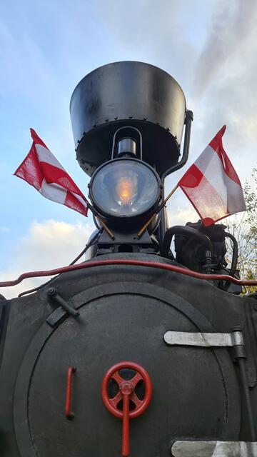 Die Dampflok festlich geschmückt