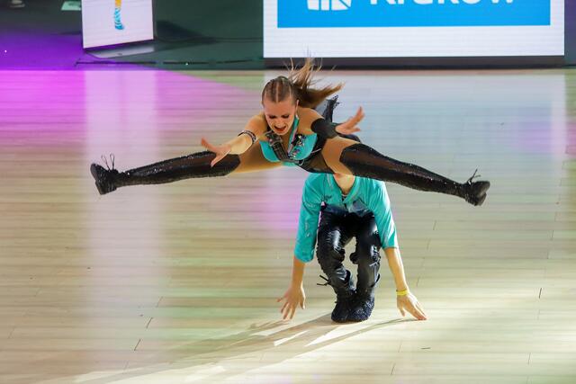 Anika Sulzer &amp; Benedikt Frieß tanzten sich ins Halbfinale bei den Juveniles | Foto: Iris Bloder