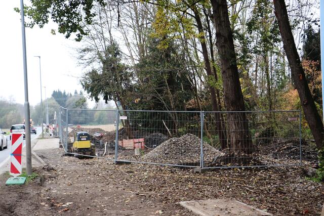 Blick vom SPAR in Fernitz in Richtung Kalsdorf: auf einem Kilometer wird der Weg auf 4 m verbreitert, um die Sicherheit und den Komfort für Fußgänger und Radfahrer zu erhöhen. | Foto: Edith Ertl