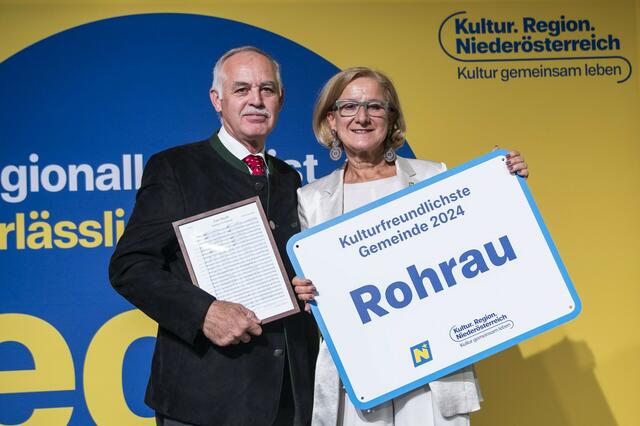 Bürgermeister von Rohrau, Albert Mayer und NÖ Landeshauptfrau Johanna Mikl-Leitner | Foto: Daniela Matejschek