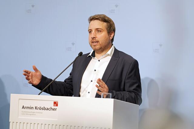 Projektleiter Krösbacher: „Eine erfolgreiche Wiederbelebung fordert das gesamte System der Notfallmedizin, beginnend bei den Ersthelfenden bis hin zu den spezialisierten Teams der Krankenhäuser.“ | Foto: © Land Tirol/Neuner