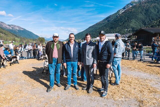 P. Gleirscher, Bgm. A. Gleirscher, C. Jaufenthaler und A. Siller | Foto: Pernsteiner