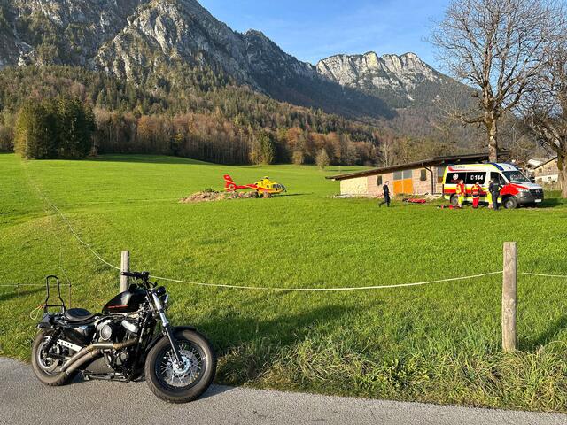 Ein 66-jähriger Motorradfahrer ist am Sonntagnachmittag bei Angerberg gestürzt. Nach einem Fahrfehler kam er zu Sturz und wurde ins Krankenhaus gebracht. | Foto: Zoom.Tirol