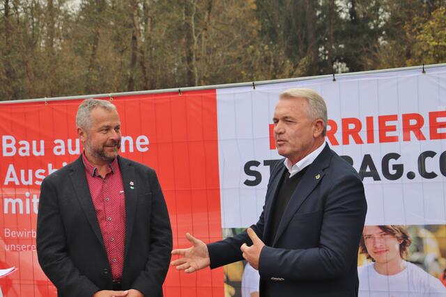 Die Nachbarbürgermeister Robert Tulnik (li) und Manfred Komericky | Foto: Edith Ertl