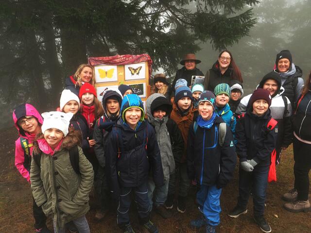 Bei den verschiedenen Stationen lernten die Schüler den Dobratsch und den dazugehörigen Naturpark kennen. | Foto: Robert Heuberger
