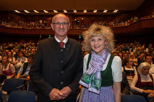 Landeshauptmann Anton Mattle, Melanie Wiener (Kulturabteilung des Landes Tirol) | Foto: TVM
