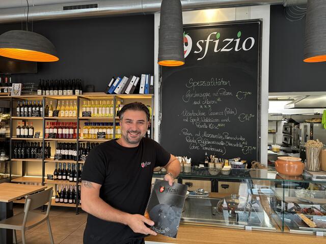 Luigi Mastracchio eröffnete 2017 sein Lokal in Hernals | Foto: Philipp Scheiber / MeinBezirk