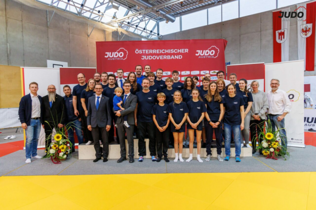 Die Sportlerinnen und Sportler, Trainer und Funktionäre vom Team Kärnten mit Martin Hinteregger (Präsident Judo Kärnten) | Foto: JV/Oliver Sellner (2)